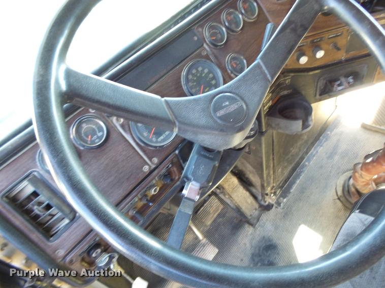 image for item K5582 1992 Freightliner FLD dump truck