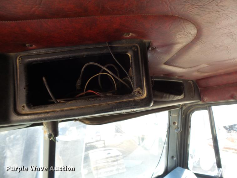 image for item K5582 1992 Freightliner FLD dump truck