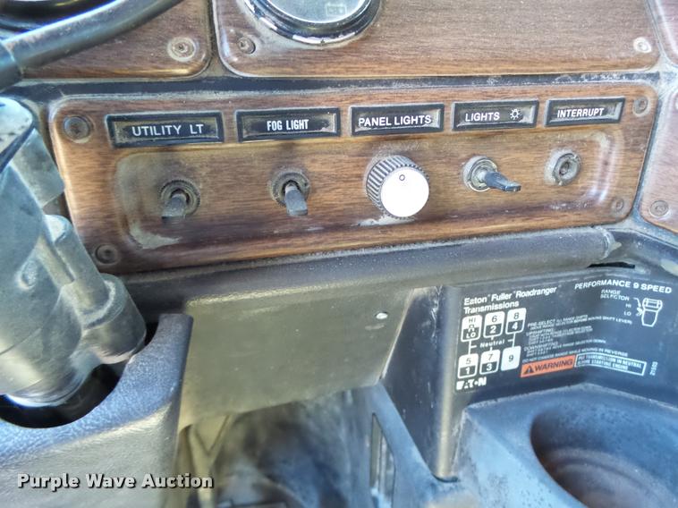 image for item K5582 1992 Freightliner FLD dump truck