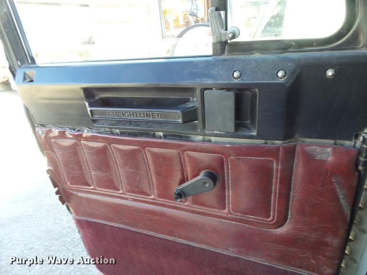 image for item K5582 1992 Freightliner FLD dump truck