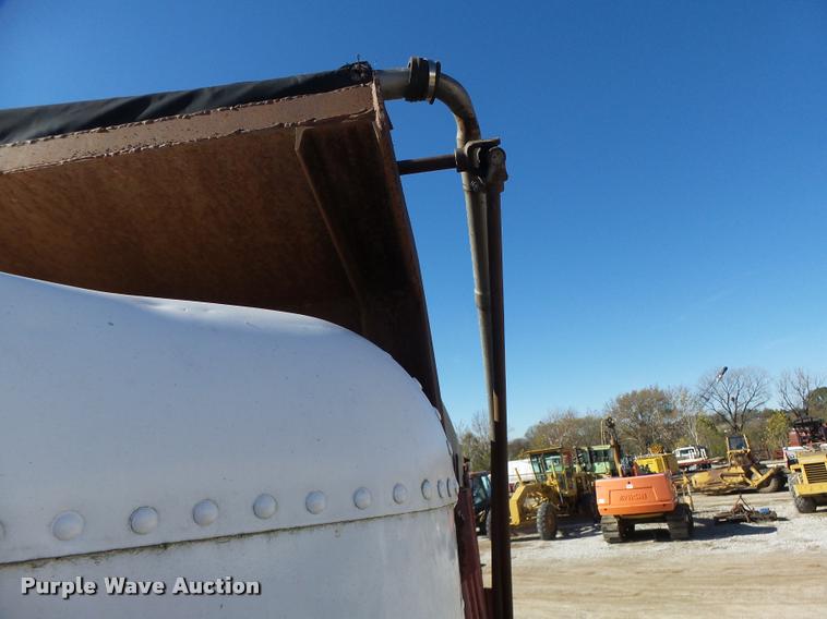 image for item K5582 1992 Freightliner FLD dump truck