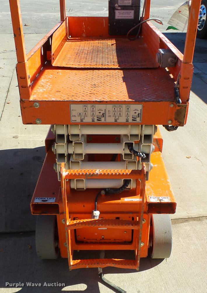 image for item K5584 2008 Snorkel 1930 scissor lift