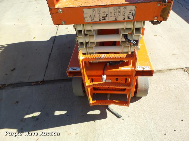 image for item K5584 2008 Snorkel 1930 scissor lift