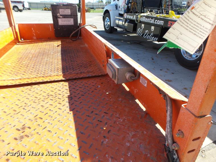 image for item K5584 2008 Snorkel 1930 scissor lift