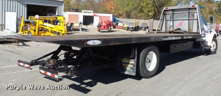 image for item K5590 2006 Ford F750 Super Duty rollback truck