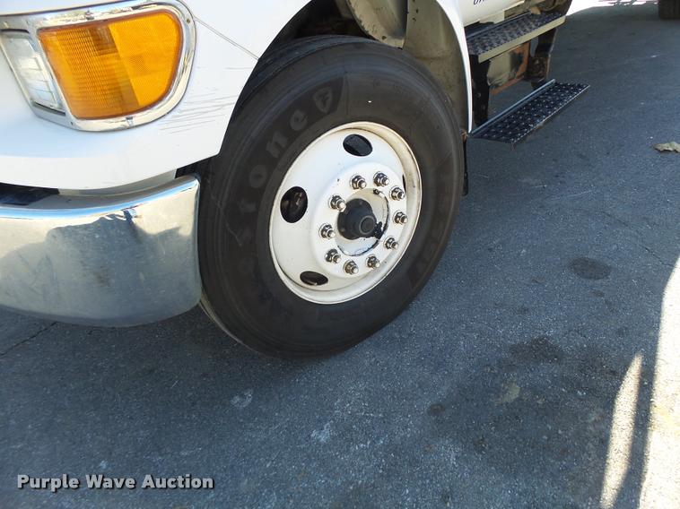 image for item K5590 2006 Ford F750 Super Duty rollback truck