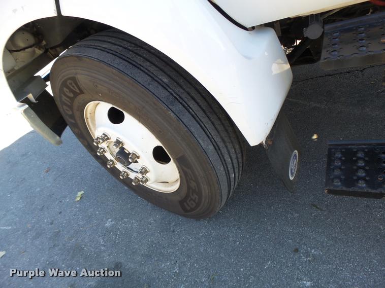 image for item K5590 2006 Ford F750 Super Duty rollback truck