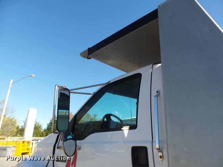 image for item K5590 2006 Ford F750 Super Duty rollback truck