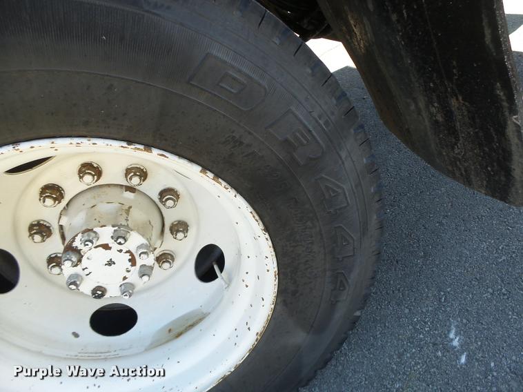 image for item K5590 2006 Ford F750 Super Duty rollback truck