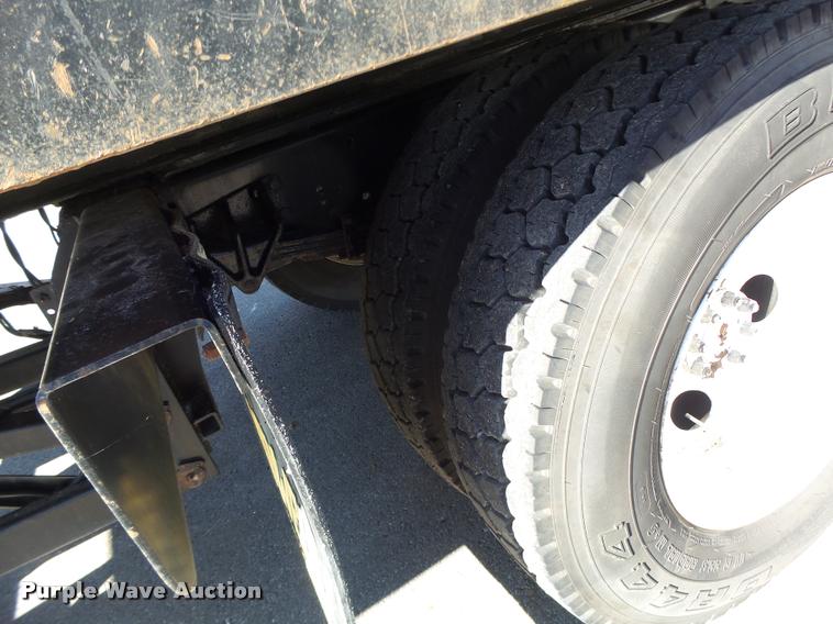 image for item K5590 2006 Ford F750 Super Duty rollback truck