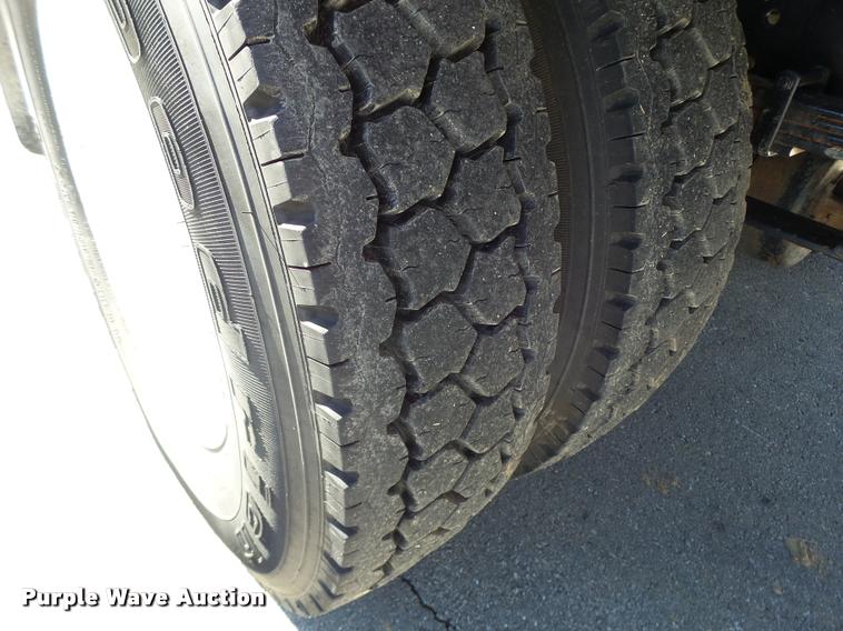 image for item K5590 2006 Ford F750 Super Duty rollback truck