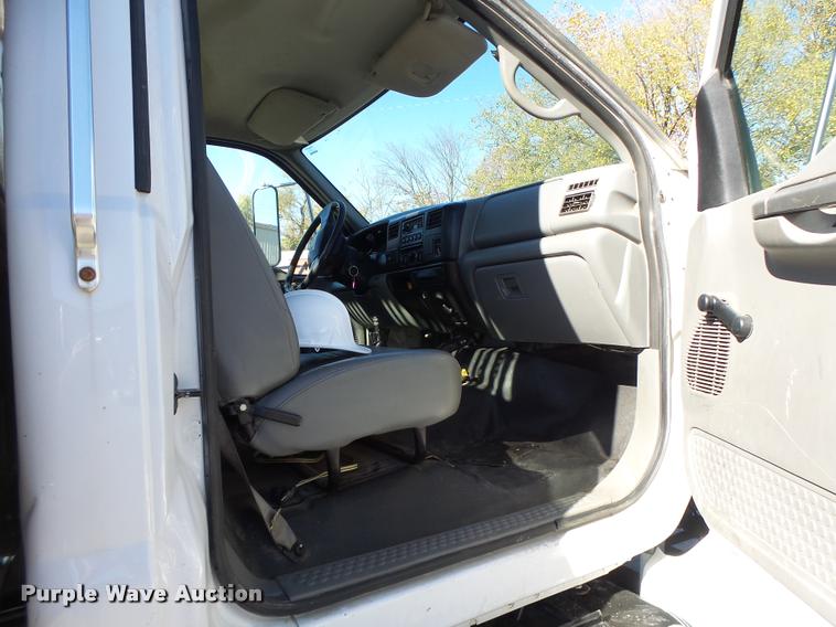 image for item K5590 2006 Ford F750 Super Duty rollback truck