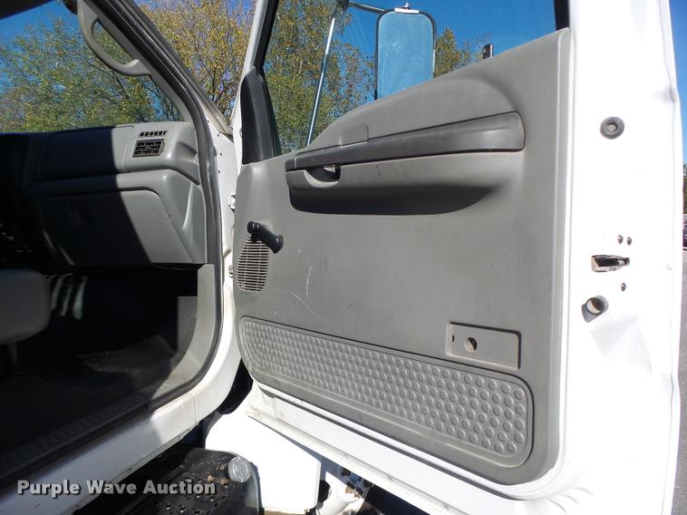 image for item K5590 2006 Ford F750 Super Duty rollback truck