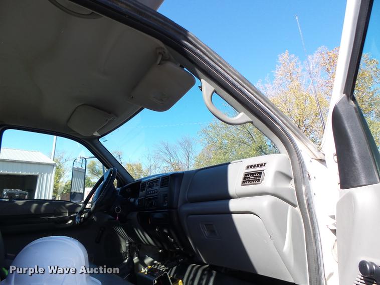 image for item K5590 2006 Ford F750 Super Duty rollback truck