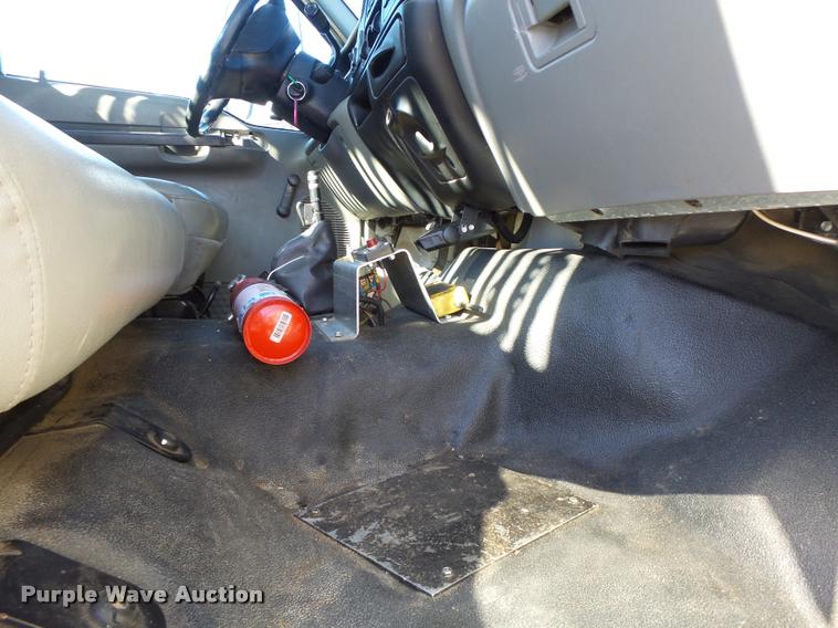 image for item K5590 2006 Ford F750 Super Duty rollback truck