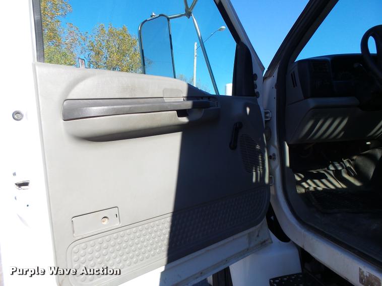 image for item K5590 2006 Ford F750 Super Duty rollback truck