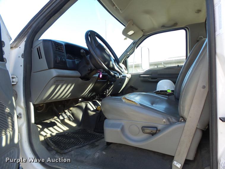 image for item K5590 2006 Ford F750 Super Duty rollback truck