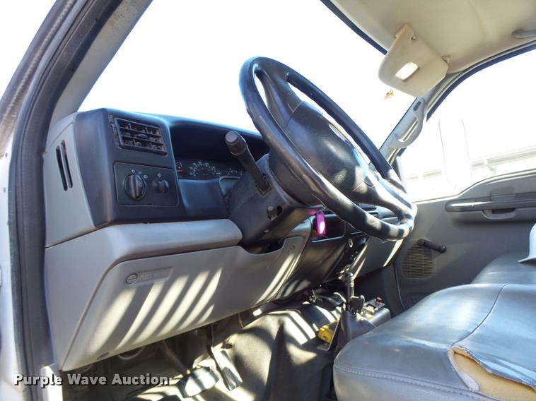 image for item K5590 2006 Ford F750 Super Duty rollback truck