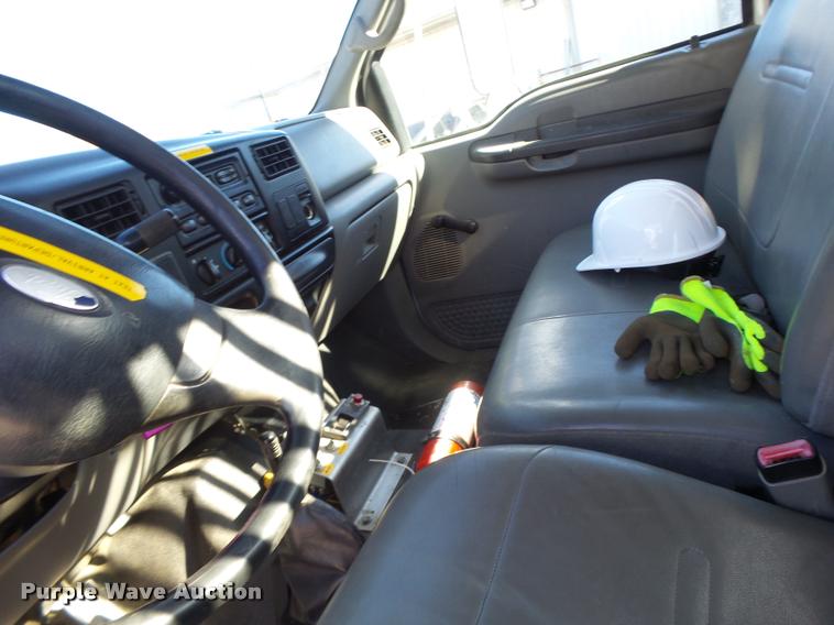 image for item K5590 2006 Ford F750 Super Duty rollback truck