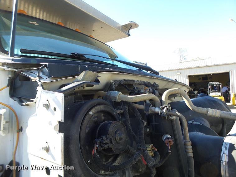 image for item K5590 2006 Ford F750 Super Duty rollback truck