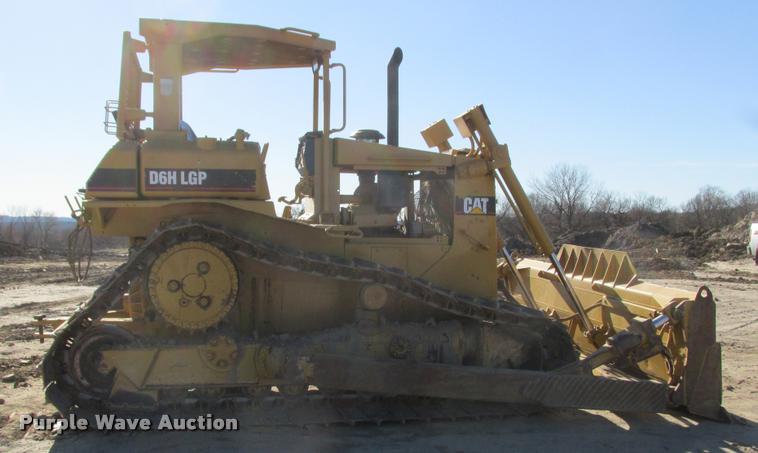 image for item K6222 1995 Caterpillar D6H LGP dozer