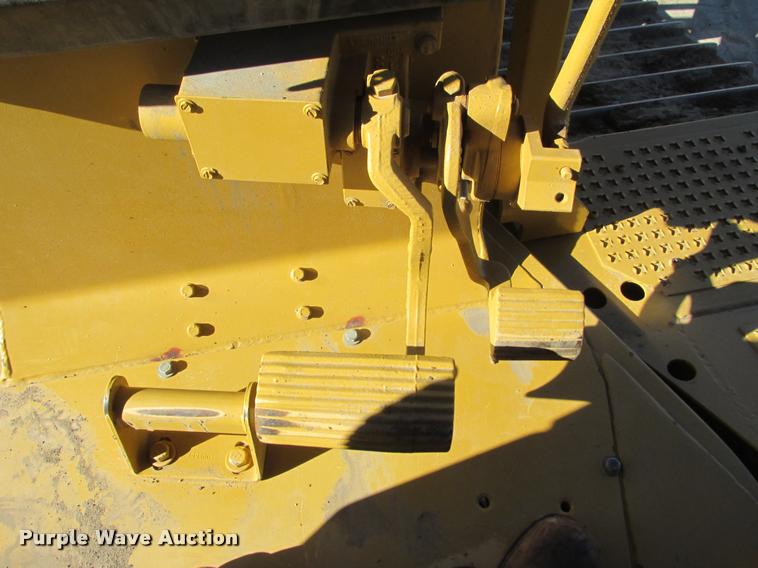 image for item K6222 1995 Caterpillar D6H LGP dozer