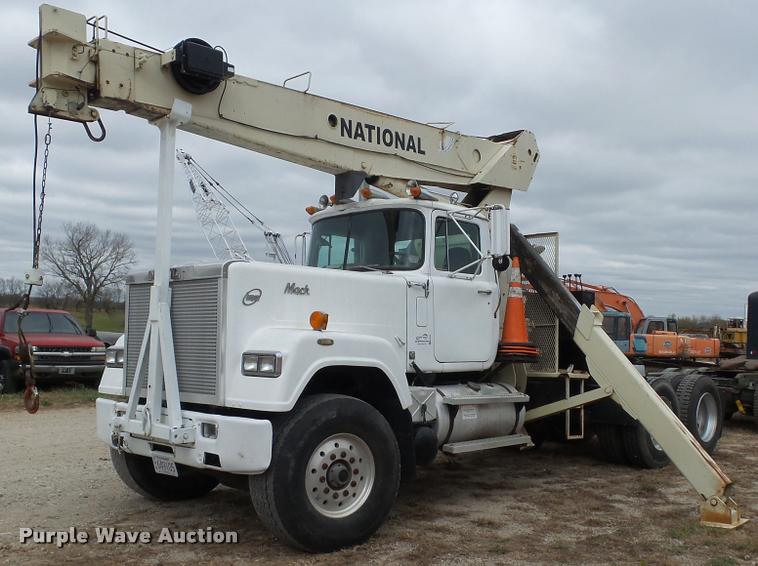 image for item K8102 1989 Mack RW713 crane truck