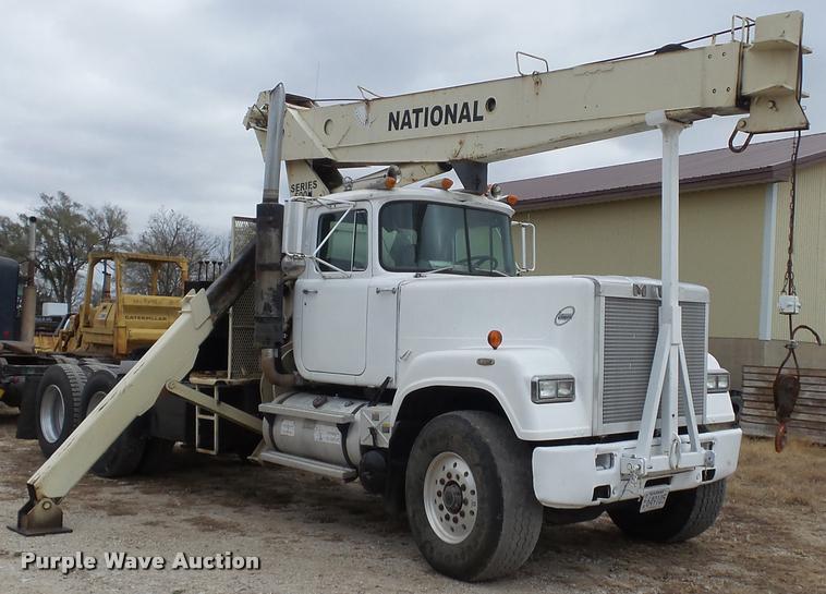 image for item K8102 1989 Mack RW713 crane truck