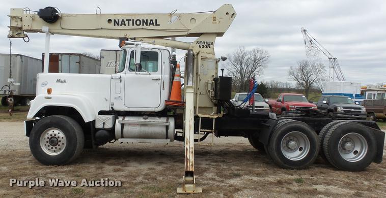 image for item K8102 1989 Mack RW713 crane truck