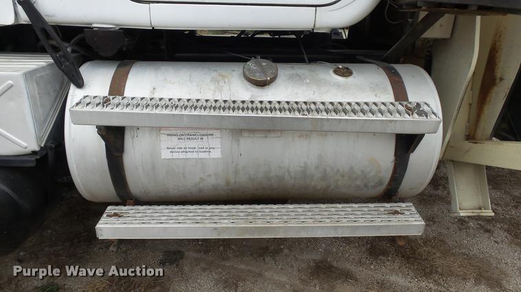 image for item K8102 1989 Mack RW713 crane truck