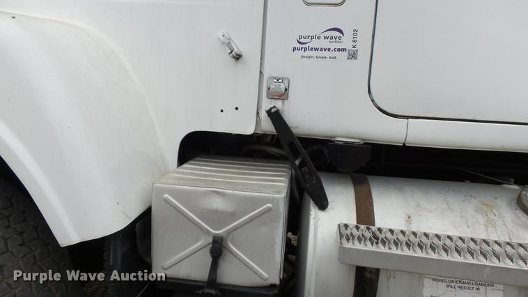 image for item K8102 1989 Mack RW713 crane truck