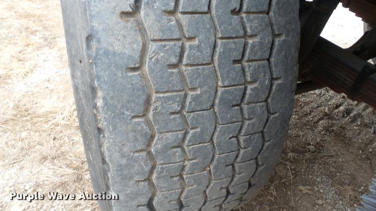 image for item K8102 1989 Mack RW713 crane truck