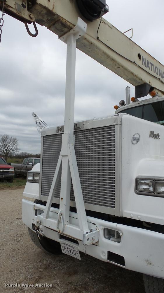 image for item K8102 1989 Mack RW713 crane truck