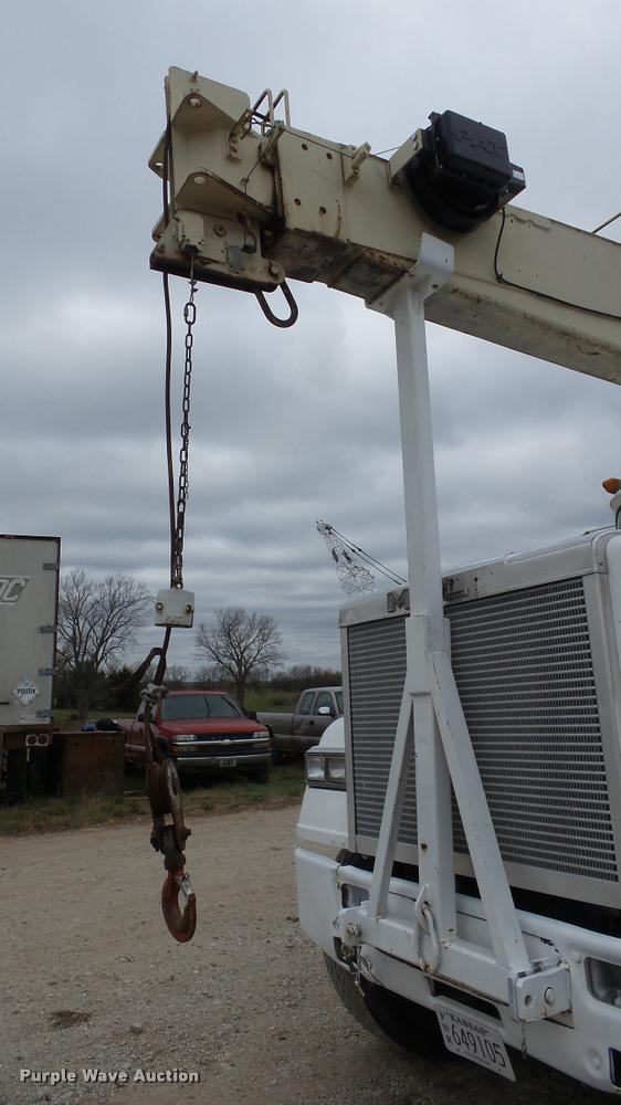 image for item K8102 1989 Mack RW713 crane truck