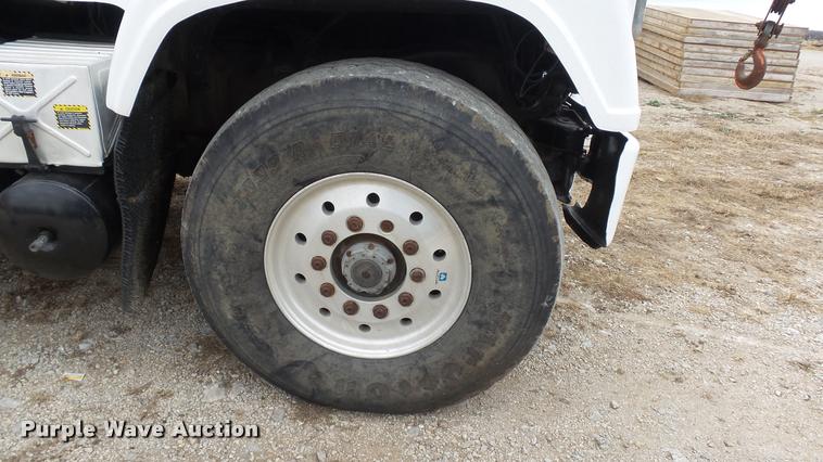 image for item K8102 1989 Mack RW713 crane truck