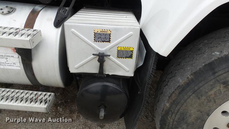 image for item K8102 1989 Mack RW713 crane truck