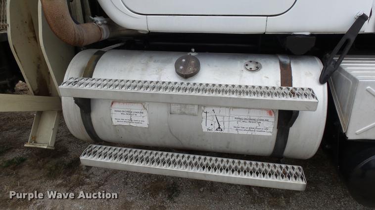 image for item K8102 1989 Mack RW713 crane truck