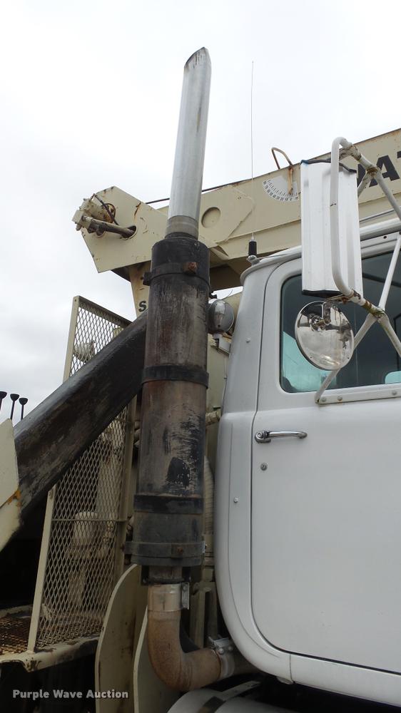 image for item K8102 1989 Mack RW713 crane truck