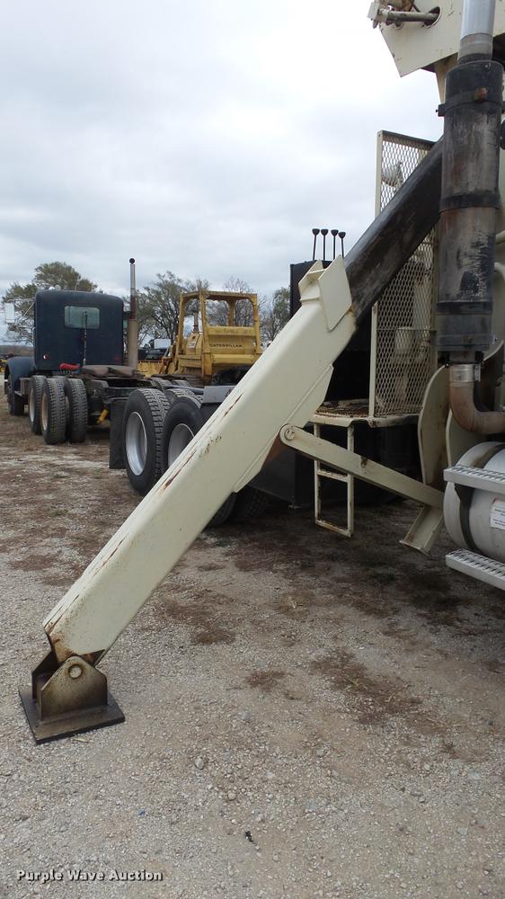 image for item K8102 1989 Mack RW713 crane truck