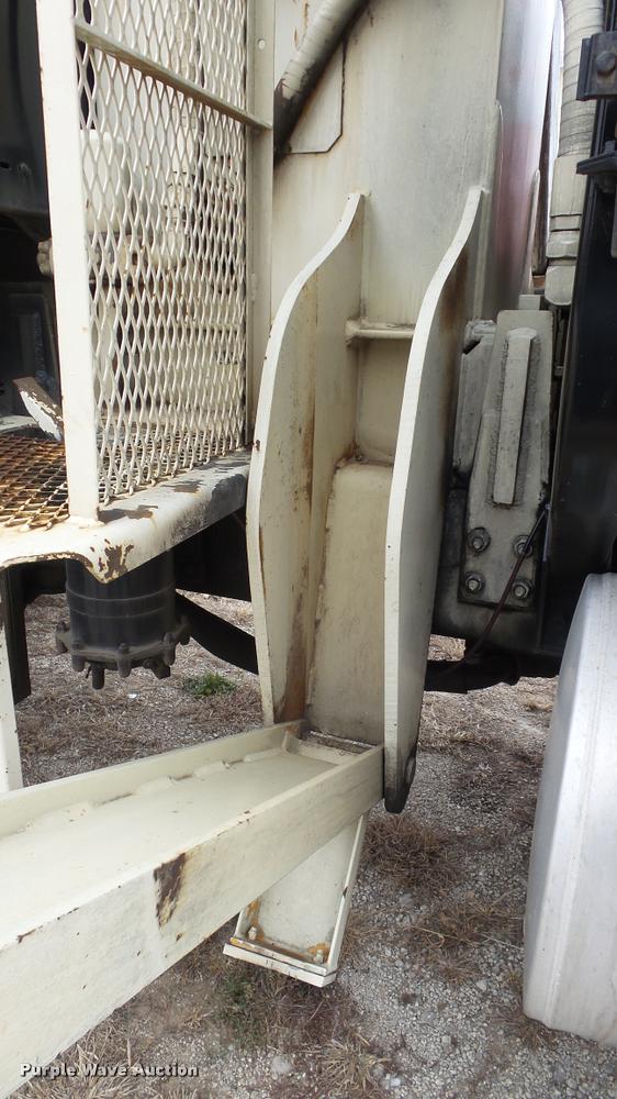 image for item K8102 1989 Mack RW713 crane truck