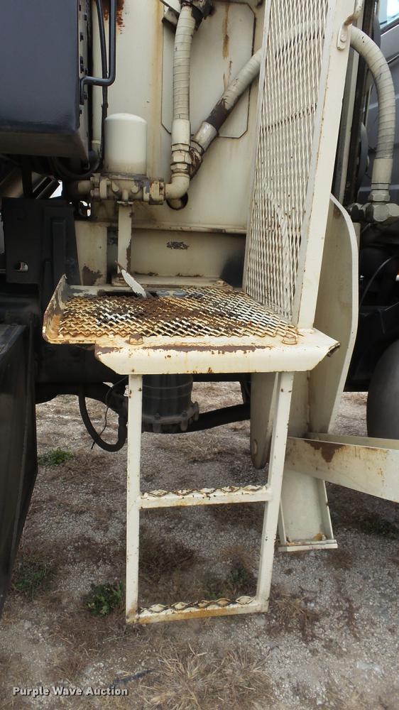 image for item K8102 1989 Mack RW713 crane truck