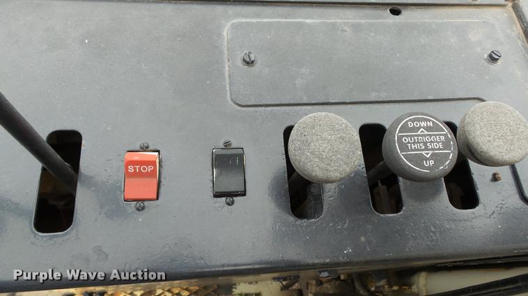 image for item K8102 1989 Mack RW713 crane truck