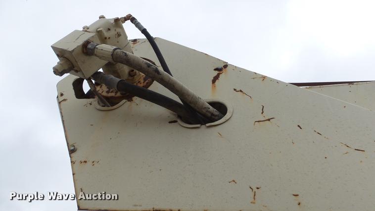 image for item K8102 1989 Mack RW713 crane truck