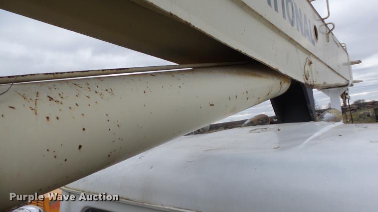 image for item K8102 1989 Mack RW713 crane truck