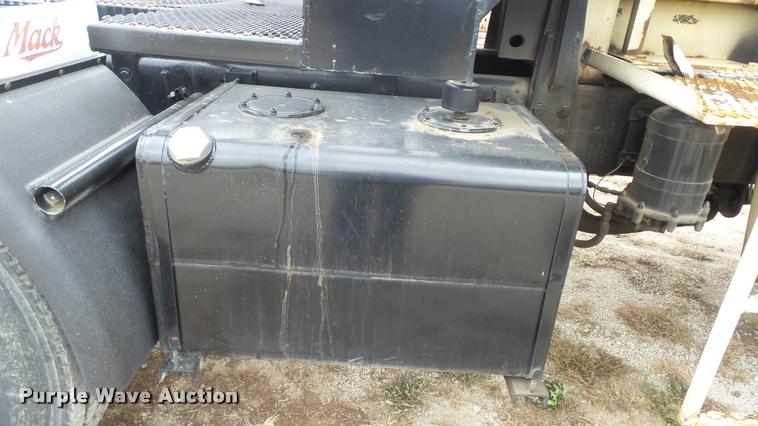 image for item K8102 1989 Mack RW713 crane truck