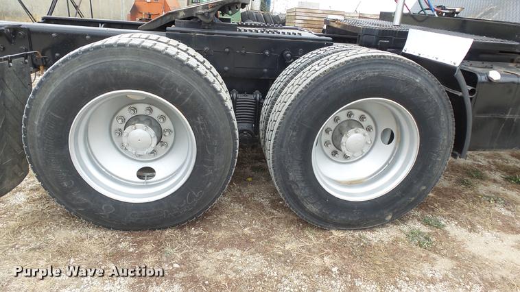 image for item K8102 1989 Mack RW713 crane truck