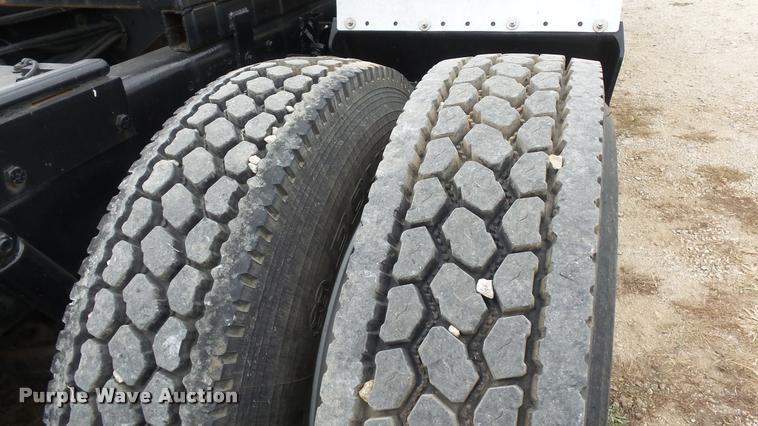 image for item K8102 1989 Mack RW713 crane truck