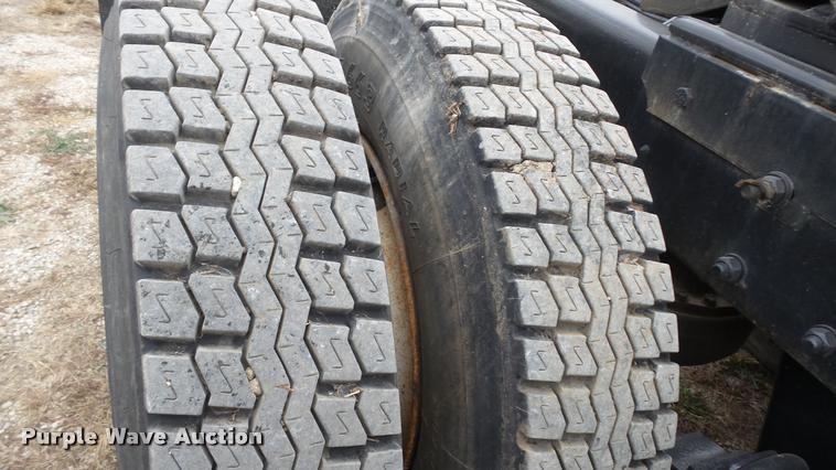 image for item K8102 1989 Mack RW713 crane truck