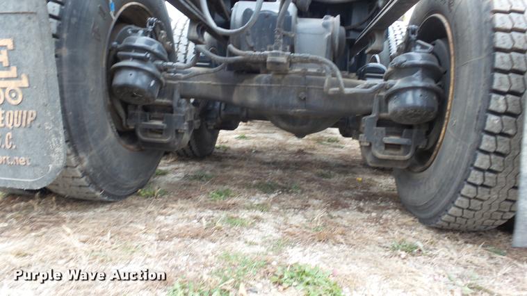 image for item K8102 1989 Mack RW713 crane truck