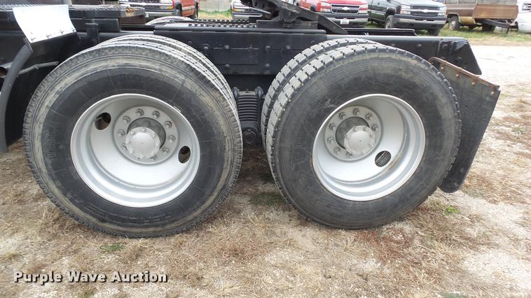 image for item K8102 1989 Mack RW713 crane truck